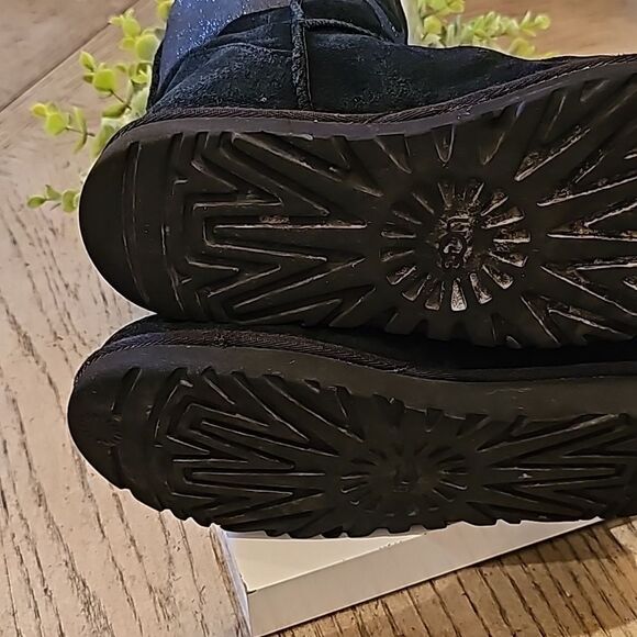 Black Ugg size 7 short glittery top part - Picture 8 of 13